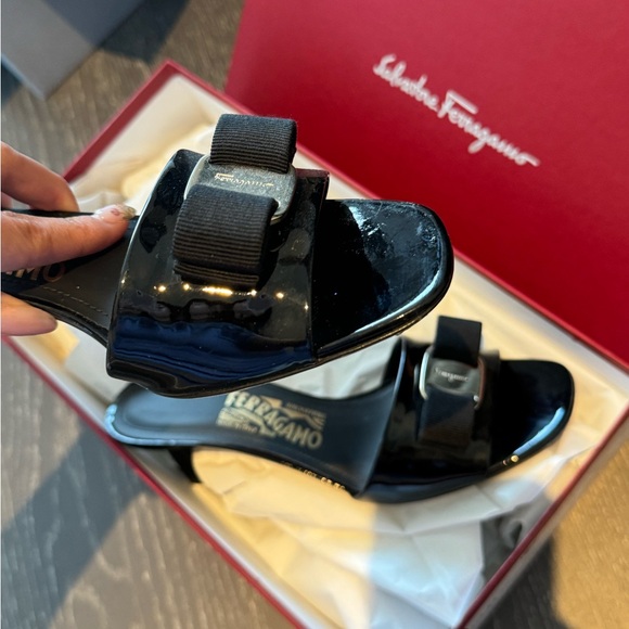 Salvatore Ferragamo Vars Bow Sandal Mule - Picture 1 of 5